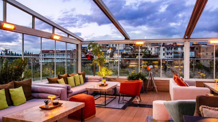 بهترین هتل های 4 ستاره با امکانات رفاهی برای رزرو تور گرجستان در پاییز